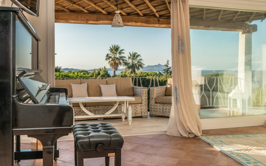 Beautiful Villa in Baja Sardinia – AXB 5V26